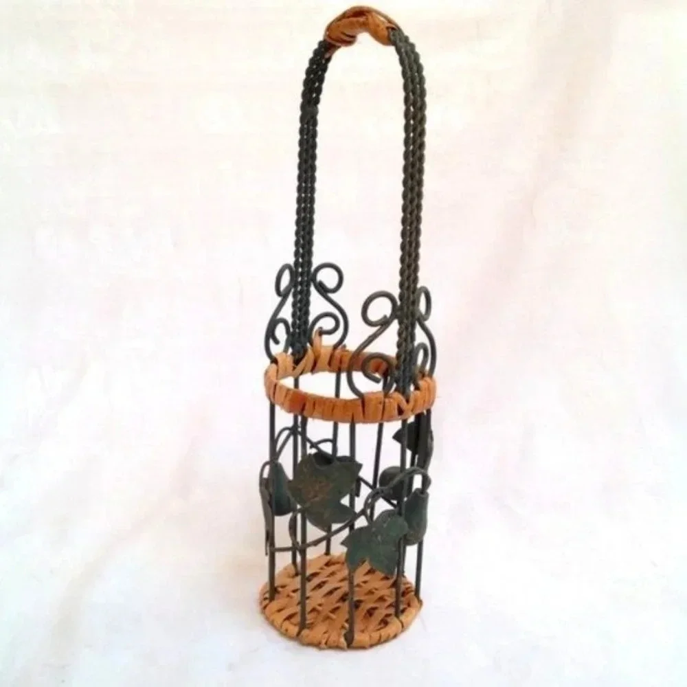 Rattan Metal Wine Bottle Holder Basket Vine Leaves Decor Present Gift Summer
